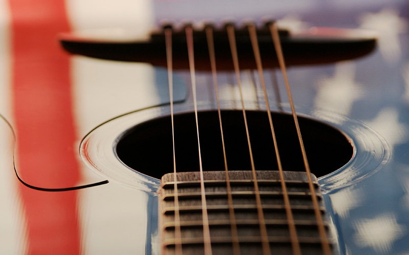 Pearl River Guitars_reflecting